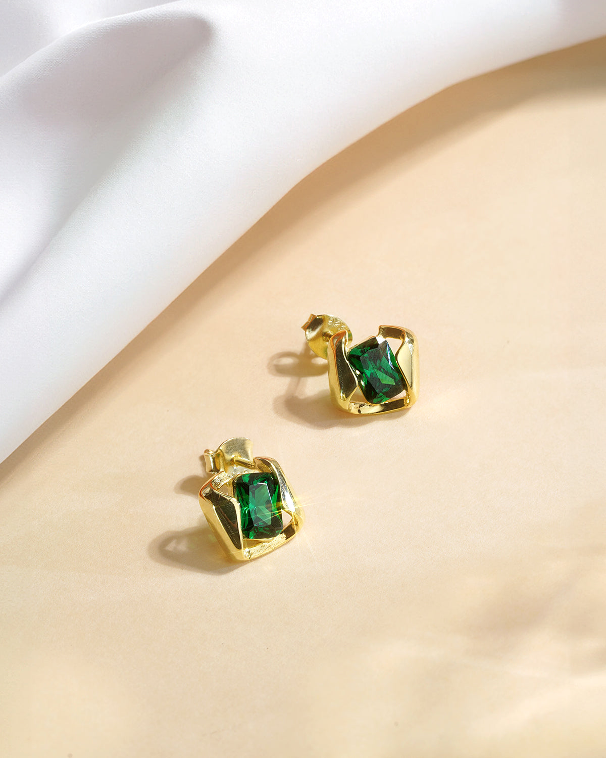 Emerald Green Zirconia Stud Earrings - Molenia Jewelry