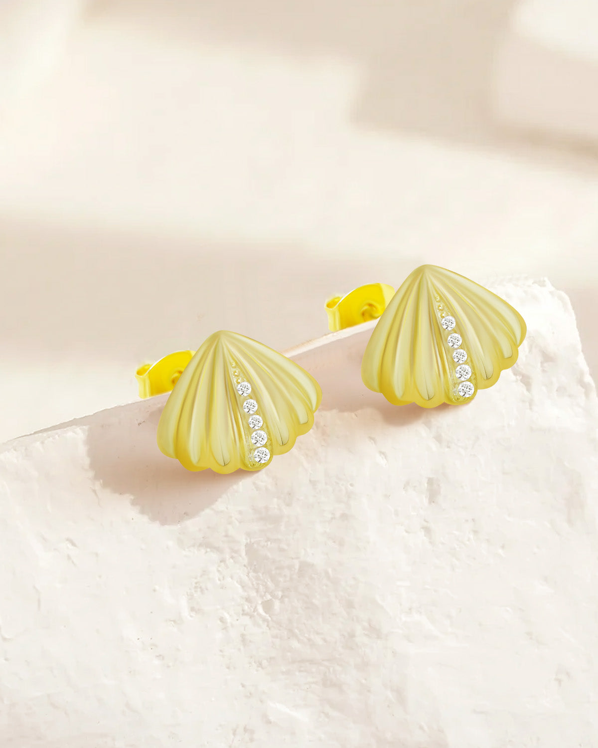 Seashell stud earrings - Molenia Jewelry