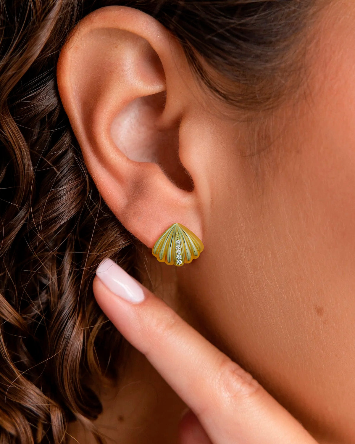 Seashell stud earrings - Molenia Jewelry